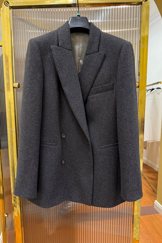 Il Blazer doppiopetto Miasō in cashmere e lana