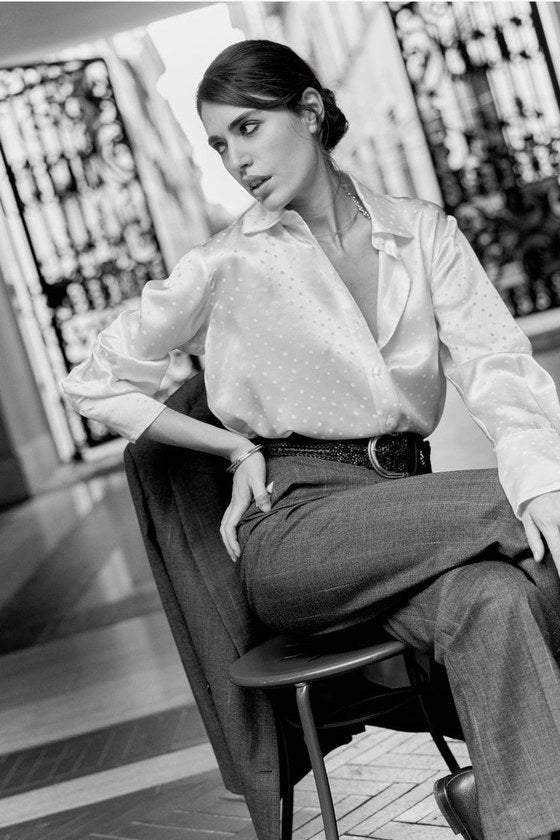 La camicia di taglio maschile di Miasō in pura seta